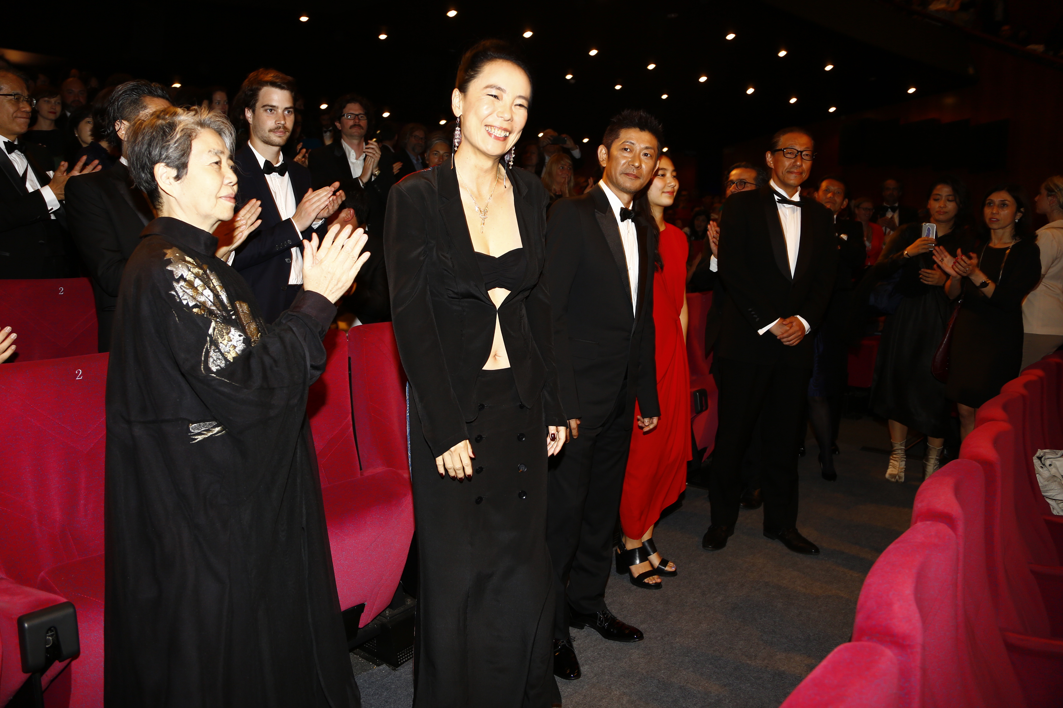 http://www.kawasenaomi.com/kumie/news/Cannes_R4A6777.jpg